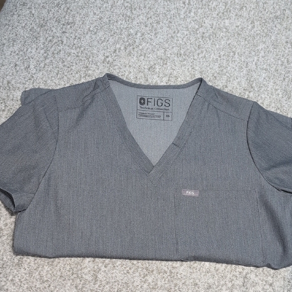 Figs Women's Charcoal Short Sleeve Top - Picture 1 of 2